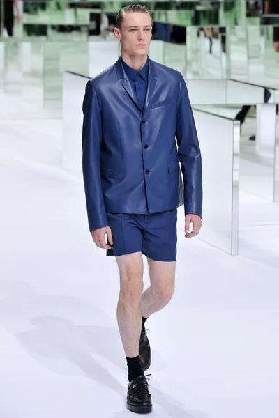Look 27